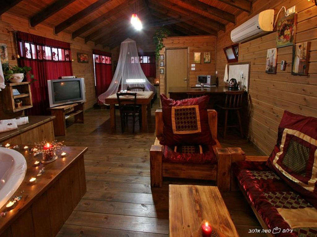 Ha'Bait Ba'Kfar Guesthouse Bruchim Qela' Alon Værelse billede